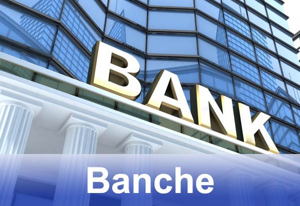 banche_ita Facciata moderna di una banca con grandi finestre in vetro e il logo in evidenza