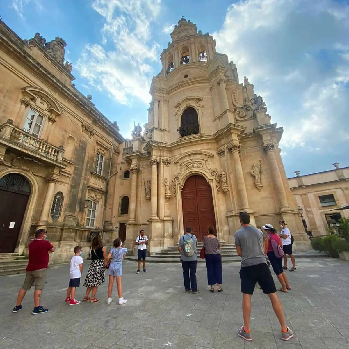 Quali sono i luoghi imperdibili in Sicilia e qual è il periodo migliore per visitarla?